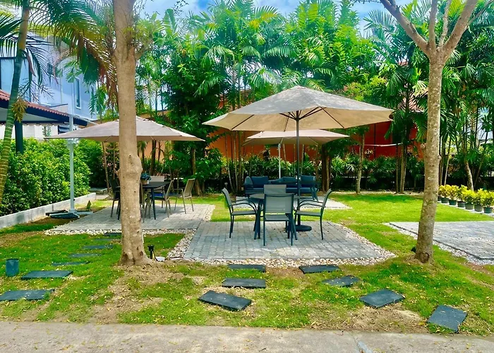 Hill Myna Holiday Park & Cafe